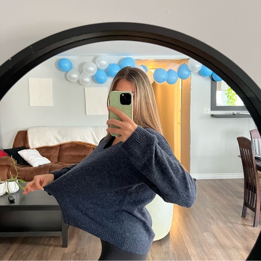 H&M V-neck Dark Blue  Oversized Sweater - Picture 8 of 9